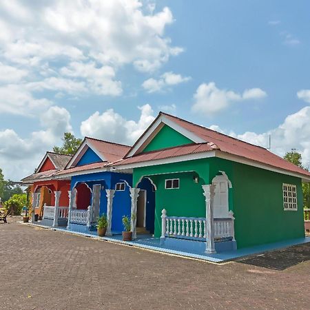 OYO 90103 Bbr Bari Beach Resort Kuala Terengganu Exterior foto